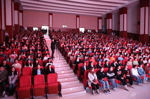 http://news.hcnu.edu.cn/__local/8/50/42/70AF00D41B330CA0299CA303A02_147632DC_21A87.jpg